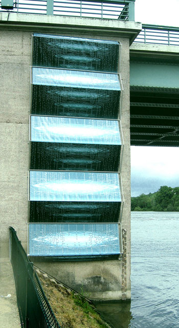 Cascade Fractale » - architecture métallique, impression numérique sur bâche - 400 cm x 800 cm x 60 cm- 2005
